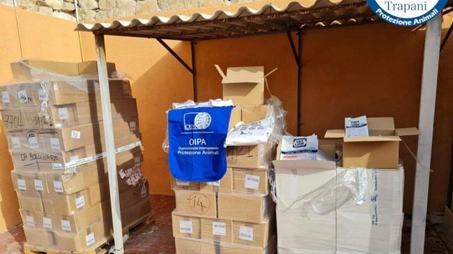 L’OIPA Trapani riceve in dono tre pedane di croccatini per gatti