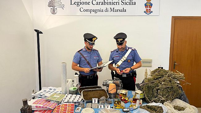  Maxi blitz dei Carabinieri a Marsala: sequestri di droga, armi e smantellato laboratorio clandestino