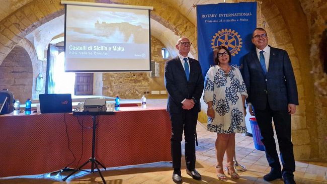 Rotary: presentato libro sui castelli di Sicilia e Malta