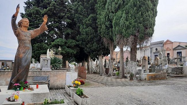 Vita. Commemorazione dei defunti. Orari apertura cimitero