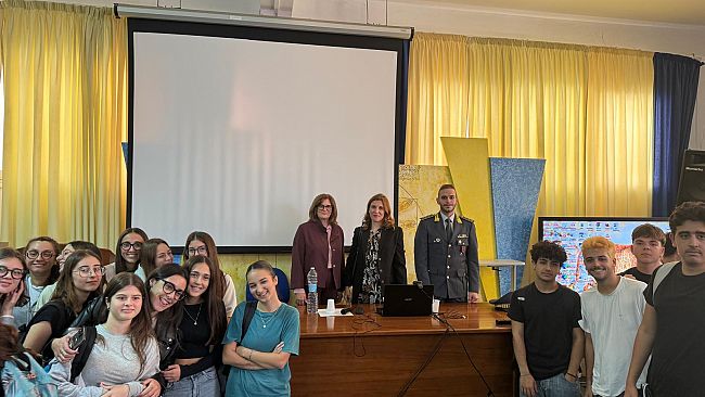 mazara-la-corte-dei-conti-e-la-guardia-di-finanza-incontrano-gli-studenti-del-liceo-adria-ballatore