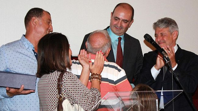 Blue Sea Land, “Europa, Mediterraneo e Medioriente: che aria tira?” e “Tutela della Salute e Immigrazione”. L’Ambasciatore De Sanctis riceve il premio “Blue Sea Land”