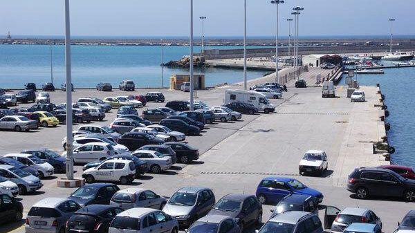 Mazara, Gruppo turisti francesi “minacciato” da parcheggiatori abusivi. Fino a quando la “tolleranza”…?