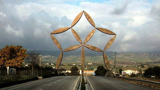 Gibellina. Interventi nel Vecchio cimitero e nella palestra della scuola media Papa Giovanni XXIII