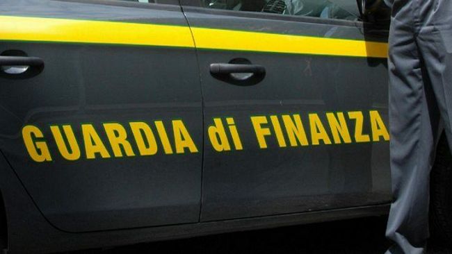 GdF, sequestrati oltre 11.000 prodotti e 370 sigarette elettroniche