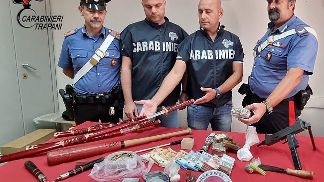 Mazara, droga e armi in casa: 19enne ai domiciliari arrestato 