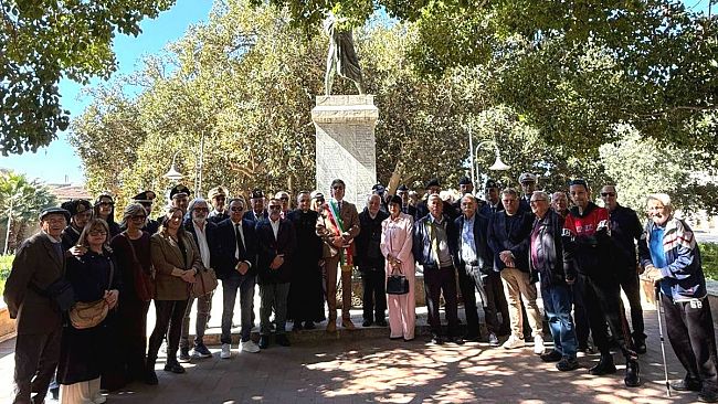 campobello-celebrato-81-anniversario-della-liberazione-deposta-corona-dalloro-al-monumento-dei-caduti