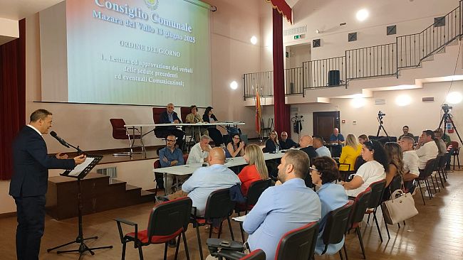 Mazara, il Consiglio comunale approva tutti e 5 punti all’odg. Non sono però mancati momenti di tensione in aula 