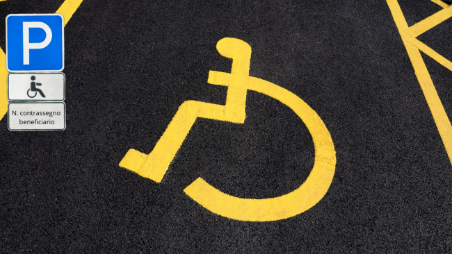 Parcheggi personalizzati per disabili: come ottenerli e cosa c’è da sapere