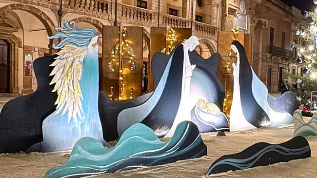 mazara-il-presepe-di-piazza-repubblica-spiegato-dal-prof-erino-dantoni-dirigente-scolastico-del-liceo-artistico