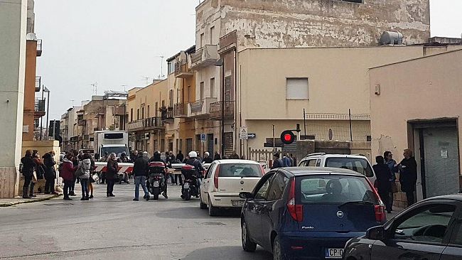 Mazara, battuto il record di attesa davanti ai passaggi a livello