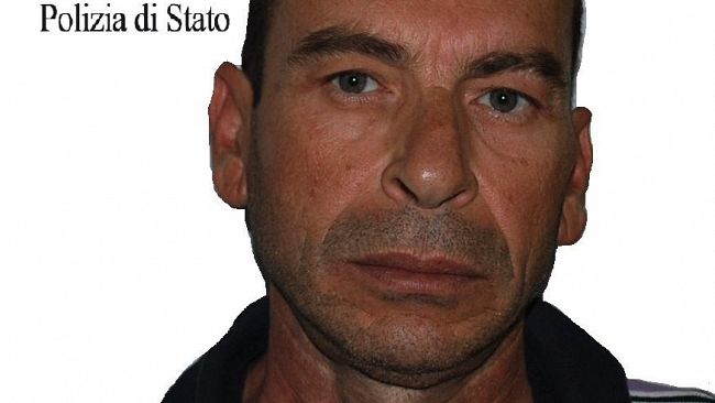 Sorpreso con una piantagione di marijuana nel giardino di casa, sorvegliato speciale viene arrestato dalla Polizia