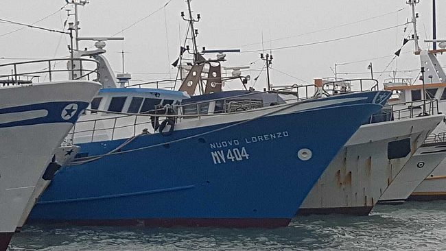 Peschereccio mazarese soccorre motopesca tunisino, plauso di Fai, Flai e Uila Trapani: “Adesso la politica si occupi seriamente della gestione del Mediterraneo”