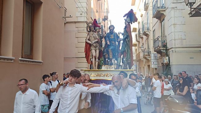 Processione dei Misteri, il gruppo “La Sentenza” sottoposto a lavoro di manutenzione