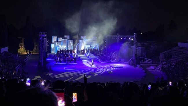 Siracusa. Baglioni fa il pienone al Teatro Greco e “punzecchia” la Soprintendenza