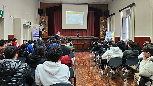 Trapani, interessante incontro degli alunni del “C. Amico”  con il dietista Dott. Samuele Casartelli … head of nutrition