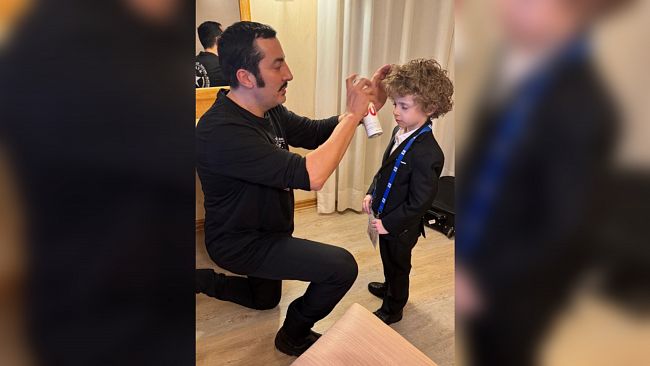 Nino Grammatico ha curato il look del piccolo pianista Alessandro Gervasi a Sanremo