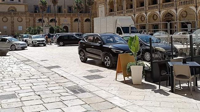 Mazara, esiste ancora la ZTL? Auto posteggiate a qualsiasi orario del giorno