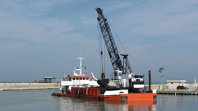 Escavazione Porto, indetto avviso per selezione di addetto manovratore draga  