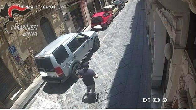 Enna, finti carabinieri in azione: anziana truffata di migliaia di euro