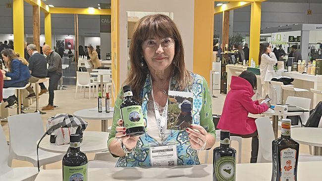 pantelleria-marthingana-primo-olio-igp-dellisola-intervista-a-stefania-de-carlis-titolare-dellazienda