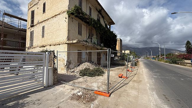 ce-un-immobile-abusivo-da-demolire-ad-alcamo-marina-divieto-di-circolazione-e-sosta-per-cinque-giorni