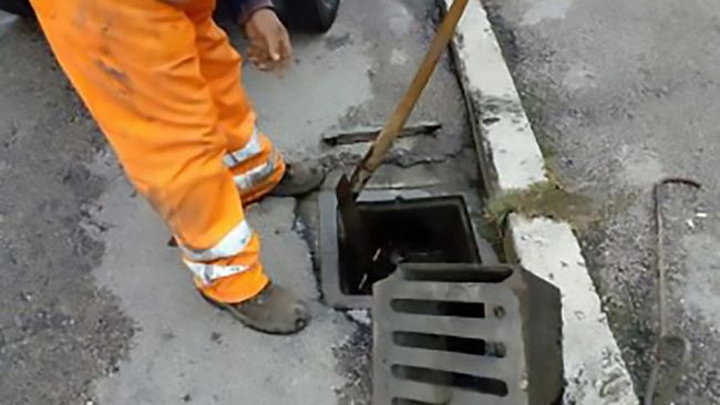 Trapani, procede spedita la pulizia delle caditoie cittadine 