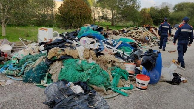 Mazara, la Capitaneria scopre deposito abusivo di rifiuti. Sequestrata area di 40.000mq