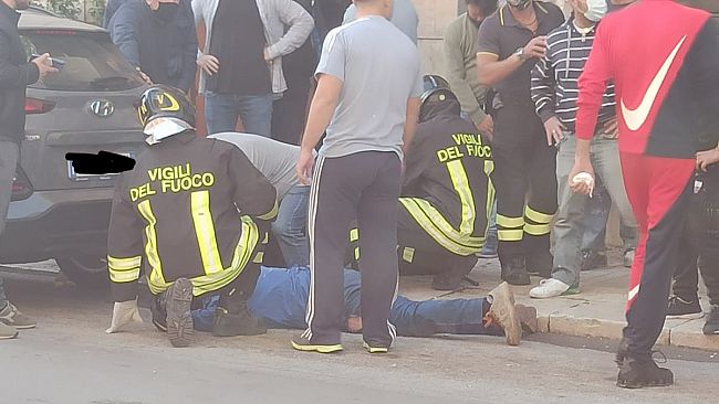 Trapani, camion a forte velocità investe uno scooter