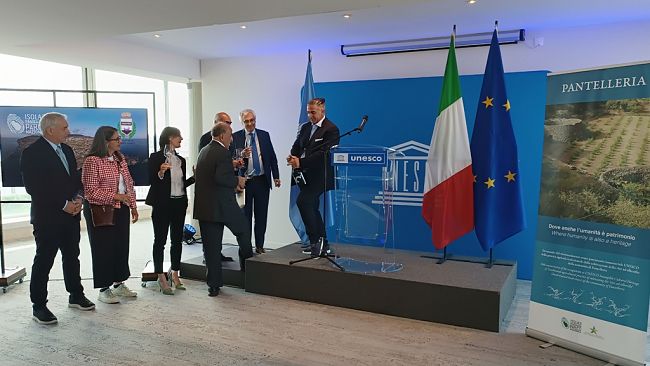 Al Palazzo Unesco di Parigi si celebra la vite ad alberello di Pantelleria  