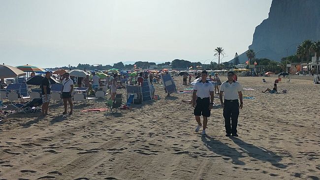 Blitz della Guardia Costiera sulla spiaggia di San Vito Lo Capo