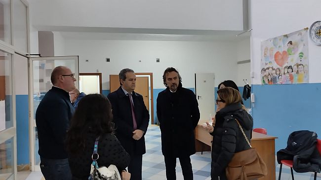 Marsala, sindaco Grillo e assessore Bilardello al plesso di via Sirtori