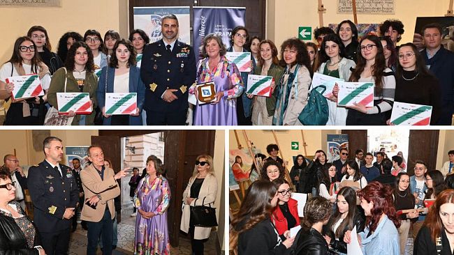 Trapani, chiusura della mostra di arti grafiche “Le emozioni del volo” 