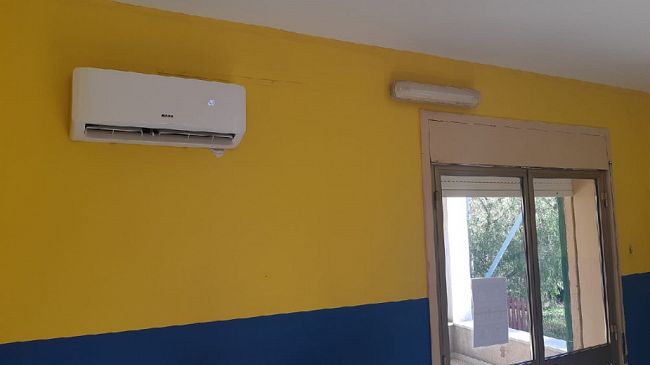 L'azienda EnergyItaly dona tre climatizzatori alla scuola di via Torino