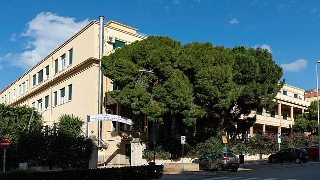 Trapani, la Villa dei Gerani dona copricapi cuciti a mano ai pazienti oncologici