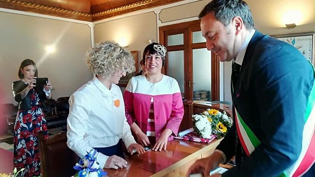 Favignana: celebrata dal Sindaco la prima unione civile tra donne