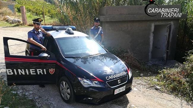 Alcamo, rubano una borsa in due. Arrestati dai Carabinieri.