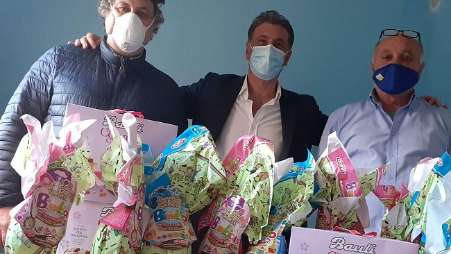 Pasqua 2021, l’ass. “A.SVI.TUR” dona uova e colombe alle famiglie meno fortunate