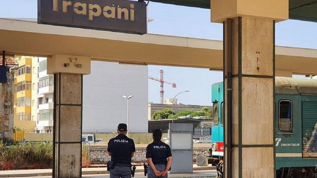 Evaso individuato dalla Polizia a bordo di un treno in provincia di Trapani
