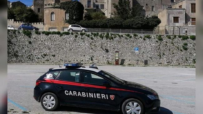 Erice: Problemi di vicinato. Gli buca le gomme dell'auto. Arrestato 