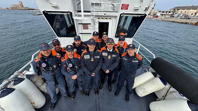 Controllo dei flussi migratori. Molla gli ormeggi per la Grecia la M/V CP 330 della Capitaneria di porto di Trapani