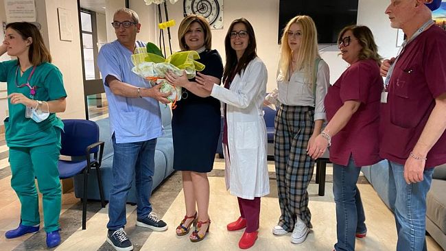 Castelvetrano, artista operata di tumore dona 6mila euro all’Oncologia dell'Ospedale 