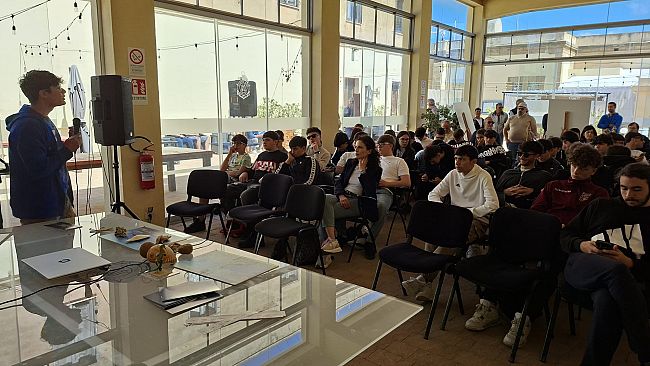 Trapani, gli studenti del Nautico protagonisti dell’incontro “Il Mare conoscerlo per proteggerlo”