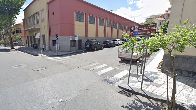 ​Scontro scooter-Smart, muore un diciassettenne