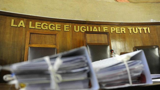 Non multarono giovane scooterista mazarese senza casco. Alla sbarra due carabinieri e un poliziotto