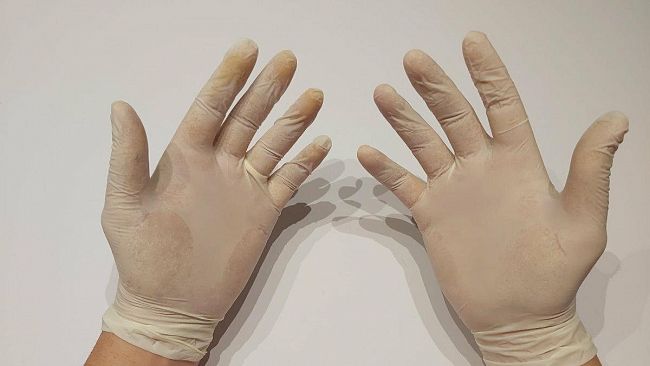 VIDEO – Coronavirus, guanti? Ecco come rimuoverli correttamente
