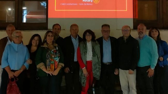 castelvetrano-illumina-di-rosso-la-chiesa-di-san-leonardo-per-la-giornata-mondiale-della-polio