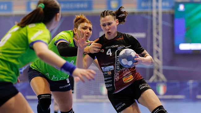 AC Life Style Handball Erice-Salerno 25-23, le Arpie conquistano la terza Coppa Italia