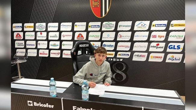 Calcio, un giovane trapanese firma con l'Ascoli