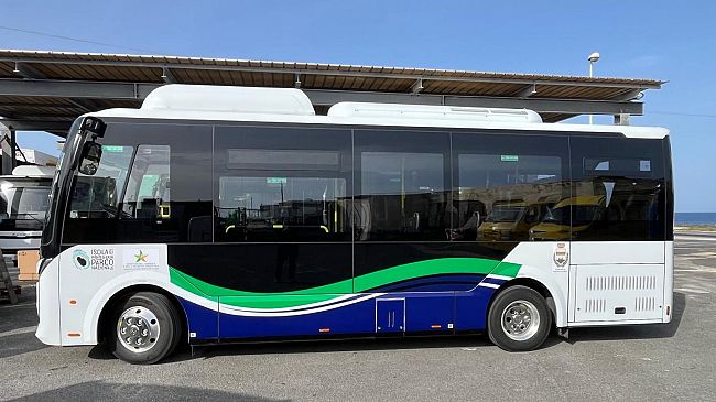 Mobilità sostenibile: il Parco Nazionale di Pantelleria dona alla Comunità due bus elettrici